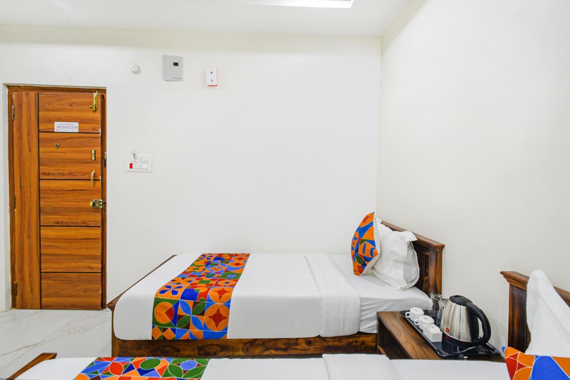 Fabhotel Ssr Ikon Suites - Nr Hyderabad Central University, Kondapur Exterior foto